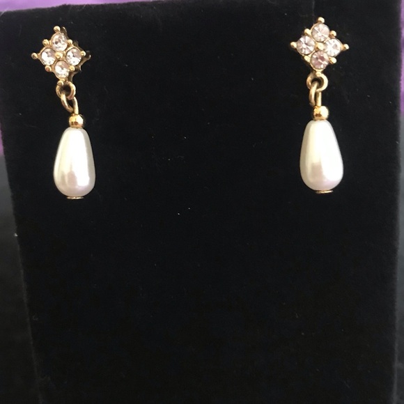 Jewelry - Vintage, Elegant Gold and Pearl Drop Earrings